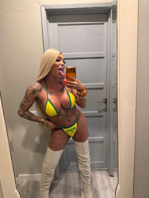 Brenda Roston Rainha do beijo grego